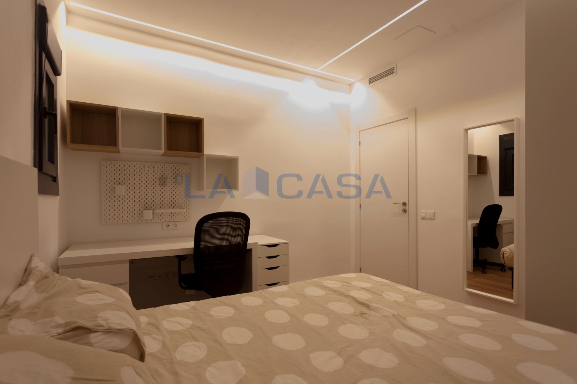 Bedroom of Flat for sale in  Barcelona Capital  with Air Conditioner and Furnished