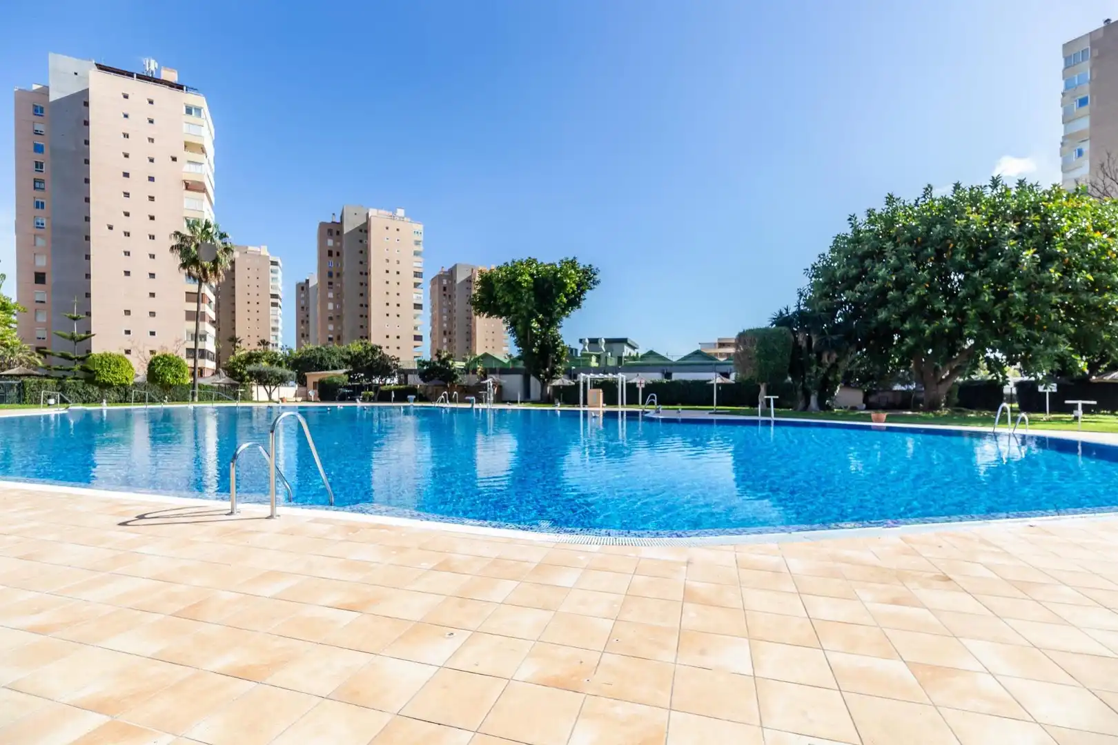 Piscina de Piso en venta en Torremolinos con Aire acondicionado, Jardín privado y Terraza