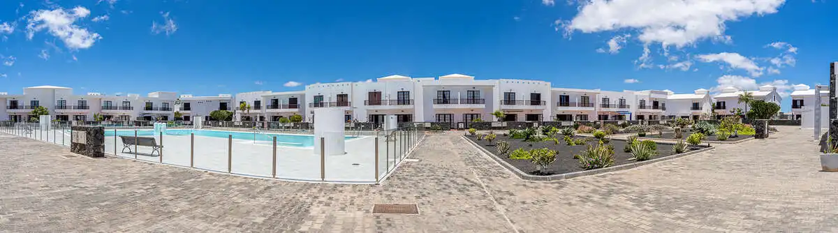 Vista exterior de Dúplex en venta en Teguise con Piscina comunitaria