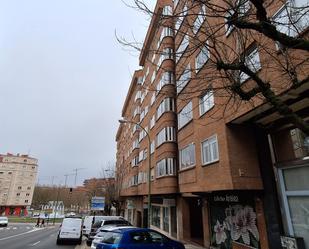 Vista exterior de Apartament en venda en Burgos Capital amb Traster i Moblat