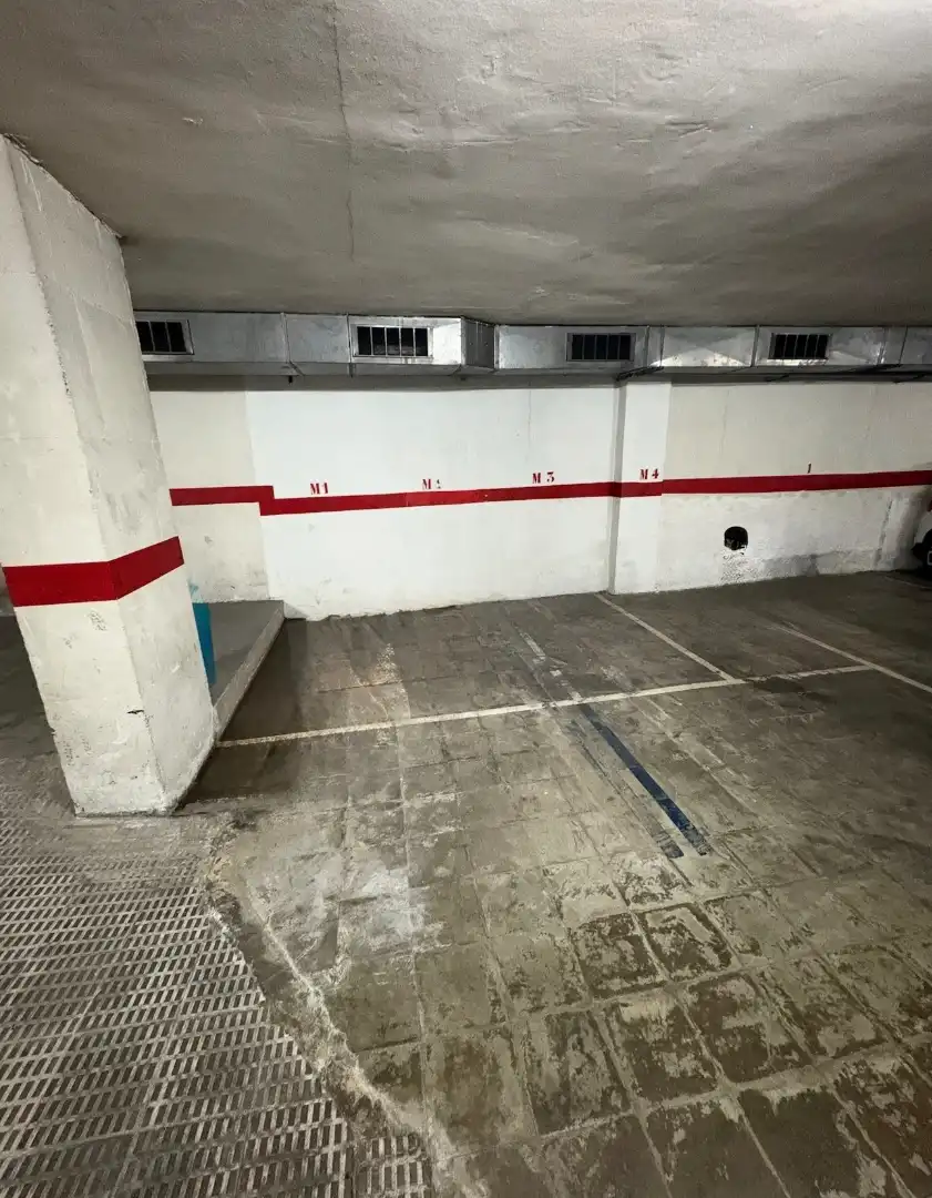 Motorradstellplatz mit Aufzug zur Miete in Carrer de Casanovas i Bosch 57, imagen 9