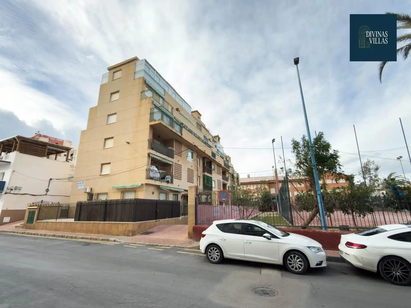 Vista exterior de Pis en venda en Águilas amb Aire condicionat, Terrassa i Balcó
