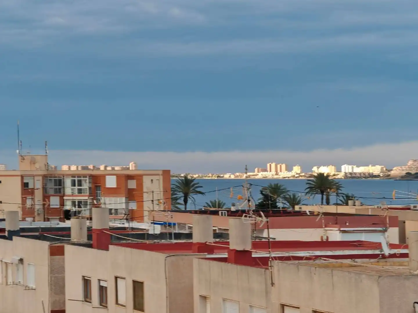 Vista exterior de Àtic de lloguer en Cartagena amb Aire condicionat, Terrassa i Moblat
