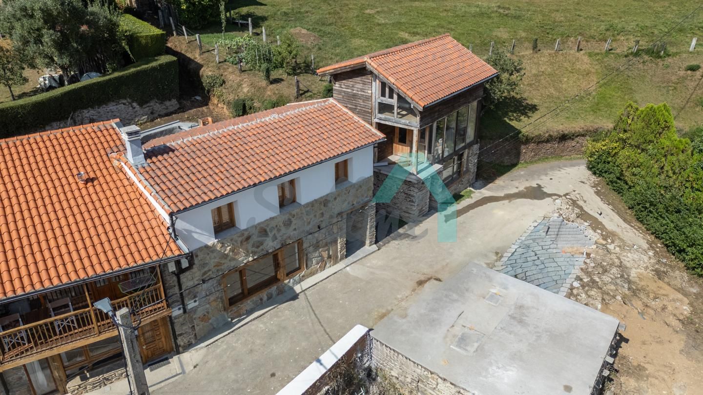 Vista exterior de Casa o xalet en venda en Cudillero amb Calefacció i Terrassa