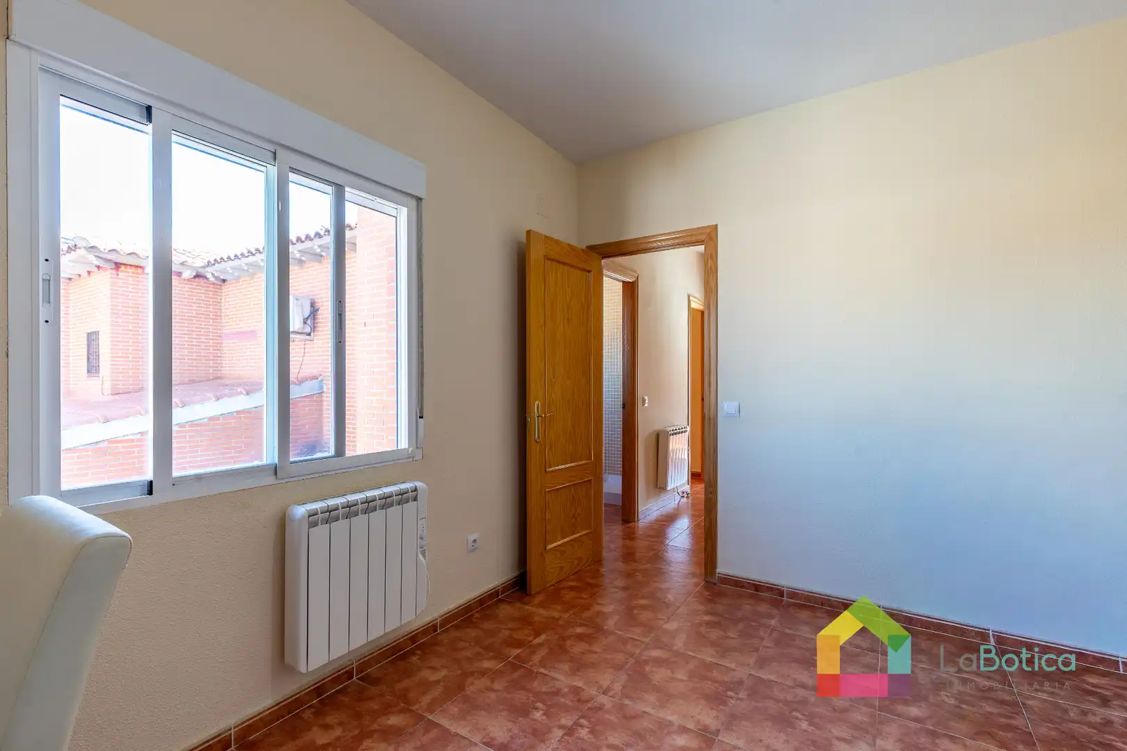 Casa adosada en venta en Carmena con Calefacción
