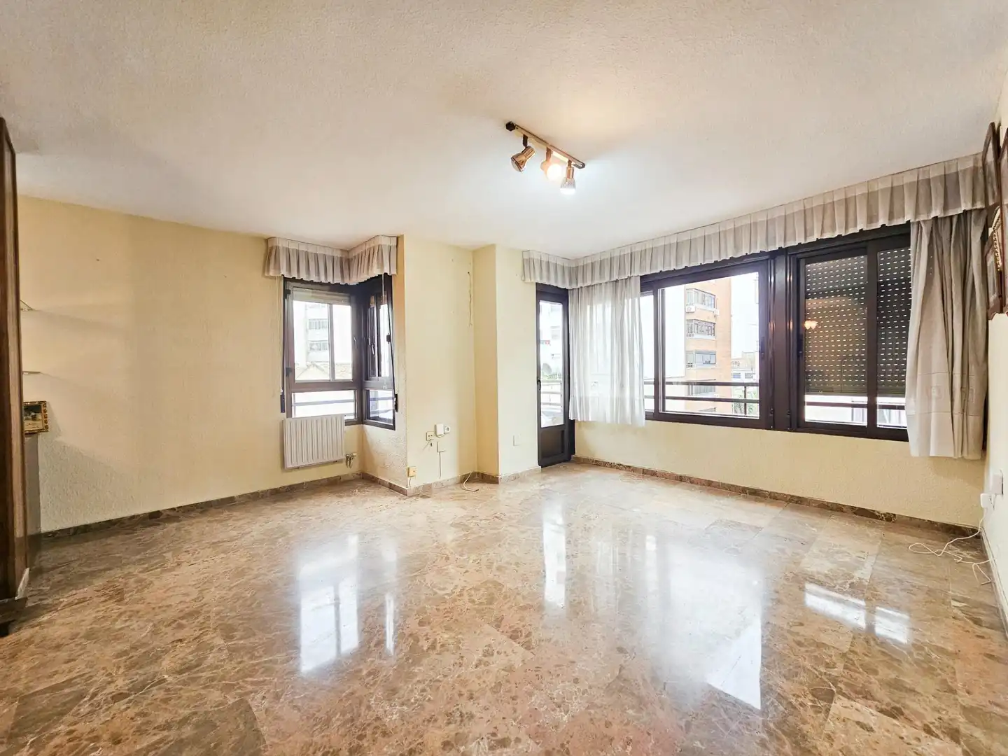 Vista exterior de Piso en venta en  Jaén Capital con Aire acondicionado, Calefacción y Terraza