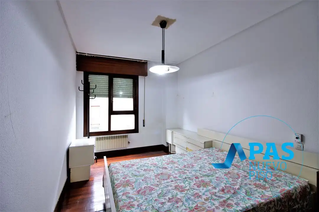 Schlafzimmer von Wohnung zum Verkauf in Santander mit Heizung