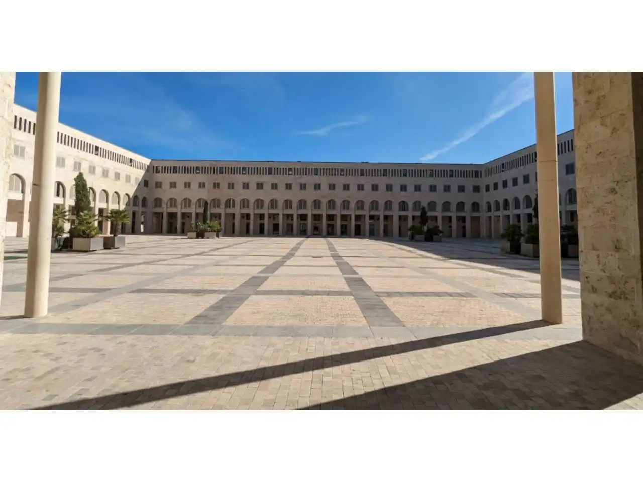 Vista exterior de Local en venda en Noblejas amb Alarma