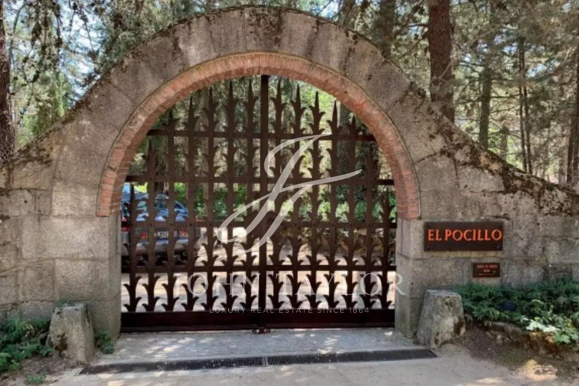Casa o xalet en venda en Las Navas del Marqués  amb Calefacció i Piscina