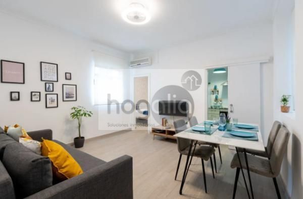 Living room of Flat to rent in  Sevilla Capital  with Air Conditioner and Furnished