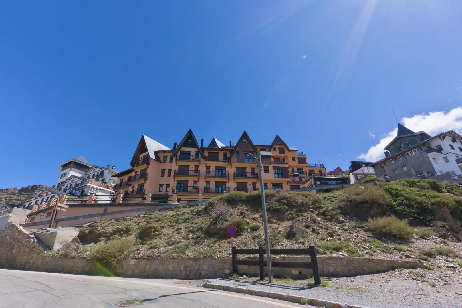 Vista exterior de Apartamento en venta en Sierra Nevada con Terraza, Trastero y Amueblado