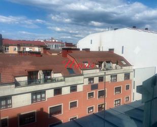 Vista exterior de Àtic en venda en Vigo  amb Calefacció, Parquet i Terrassa