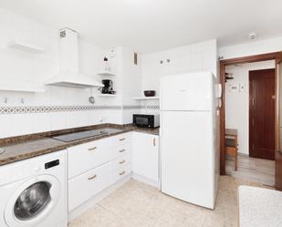 Cuina de Apartament en venda en  Sevilla Capital amb Aire condicionat, Moblat i Piscina comunitària