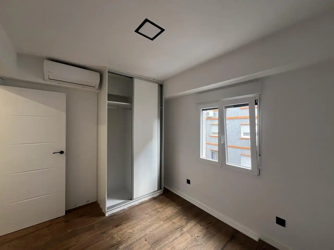 Schlafzimmer von Wohnung zum Verkauf in Zaragoza mit Klimaanlage und Heizung