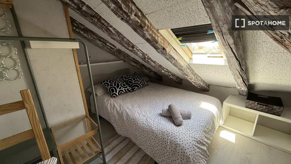 Schlafzimmer von Wohnung zur untervermieten in Madrid mit Klimaanlage, Heizung und Terrasse