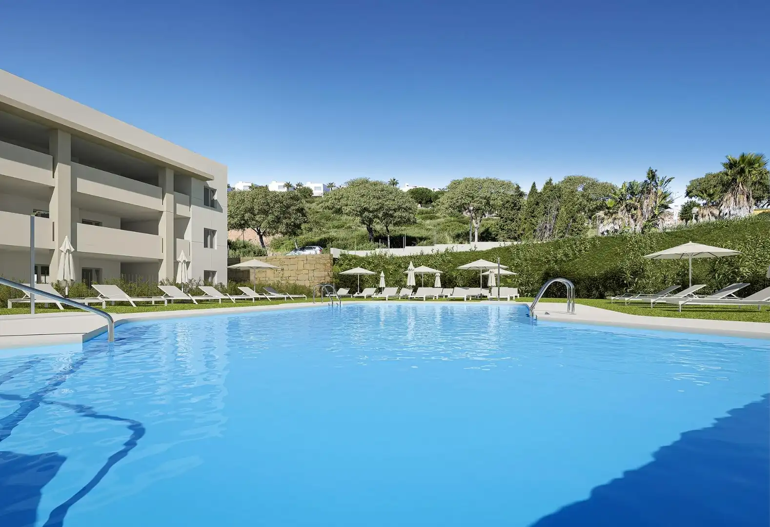 Schwimmbecken von Erdgeschoss zum Verkauf in Manilva mit Klimaanlage, Terrasse und Abstellraum