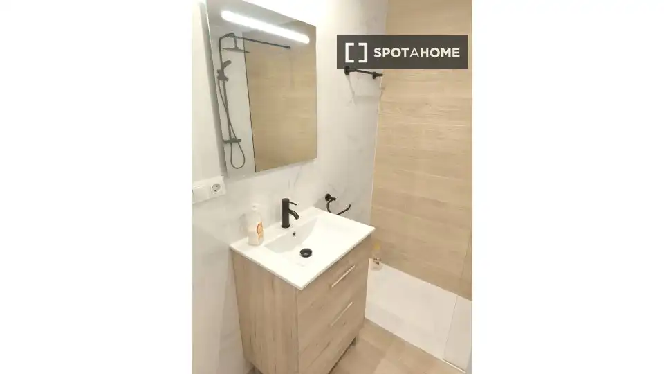 Room in Numancia - San Fernando
