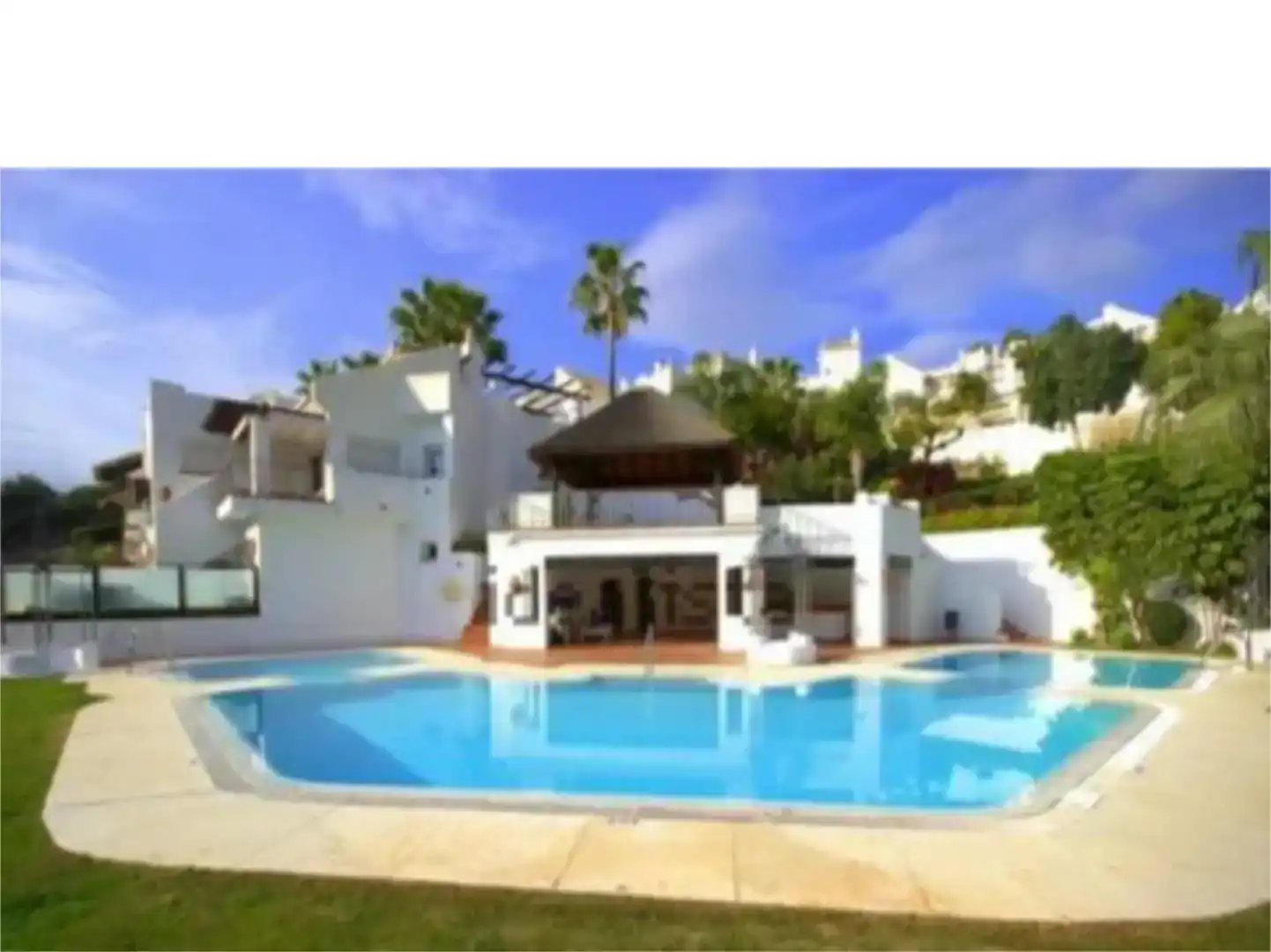 Vista exterior de Casa adosada de lloguer en Istán amb Aire condicionat, Jardí privat i Piscina