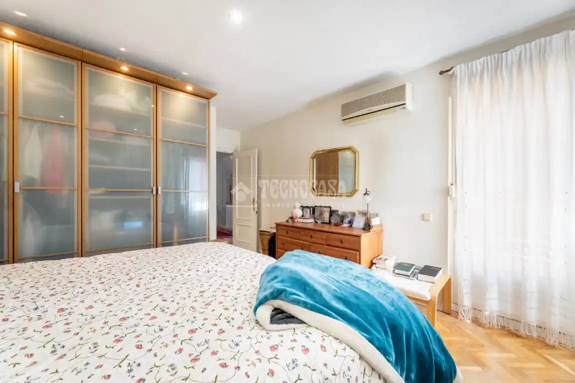 Habitación de Casa adosada en venta en Torrelodones con Calefacción, Jardín privado y Terraza
