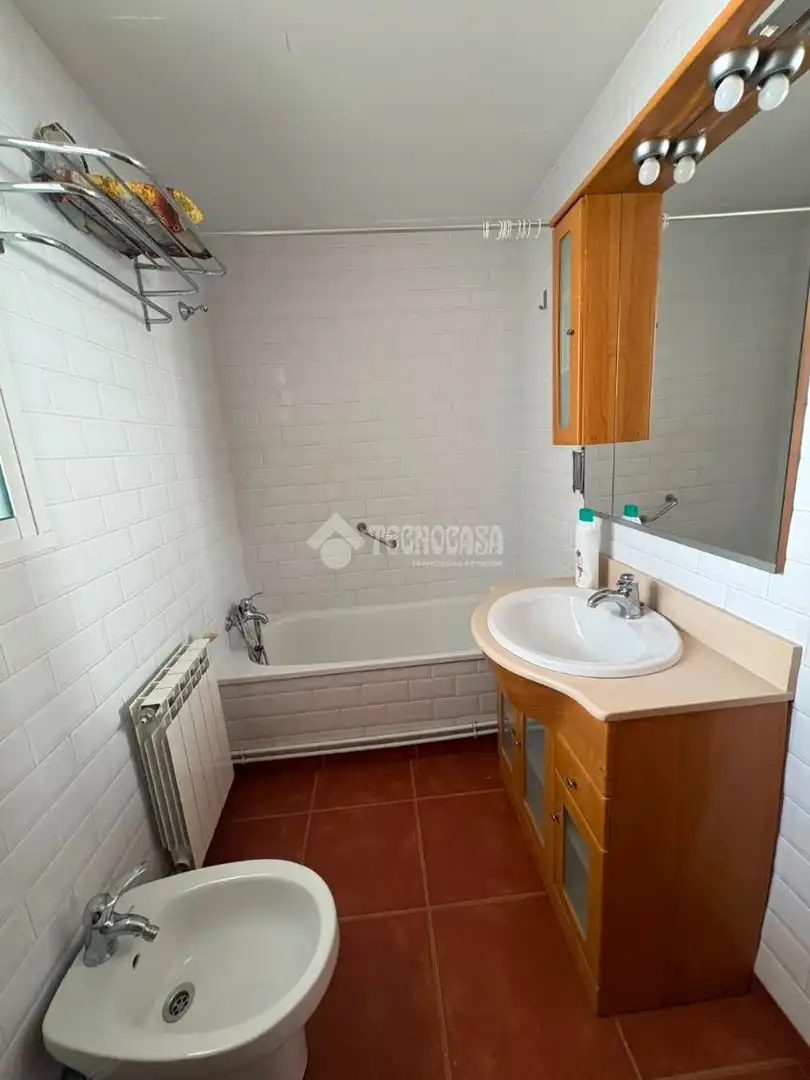 Bany de Pis en venda en Jaén amb Aire condicionat i Terrassa