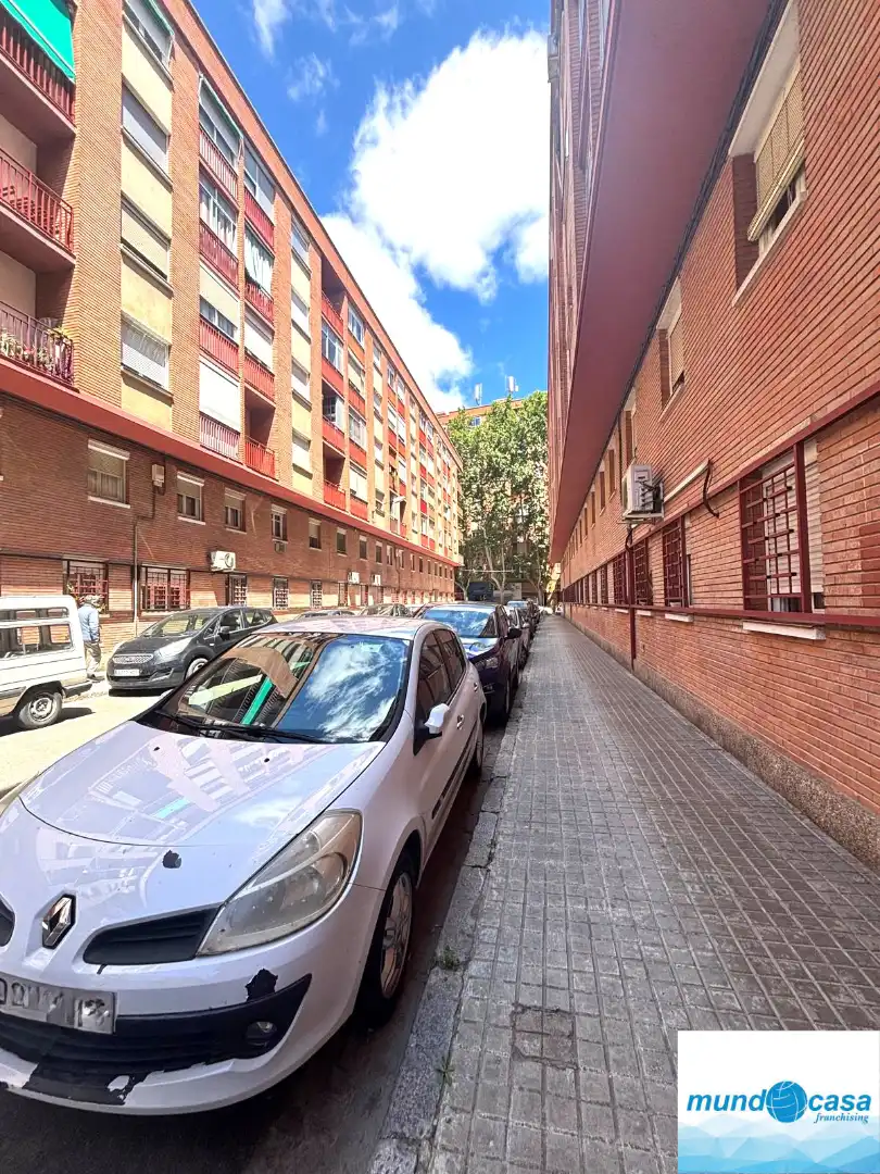 Exterior view of Flat for sale in Zaragoza  with Heating, Terrace and Furnished