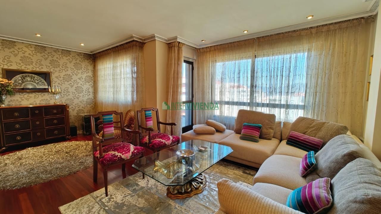 Sala de estar de Dúplex en venta en Vigo  con Aire acondicionado, Calefacción y Parquet