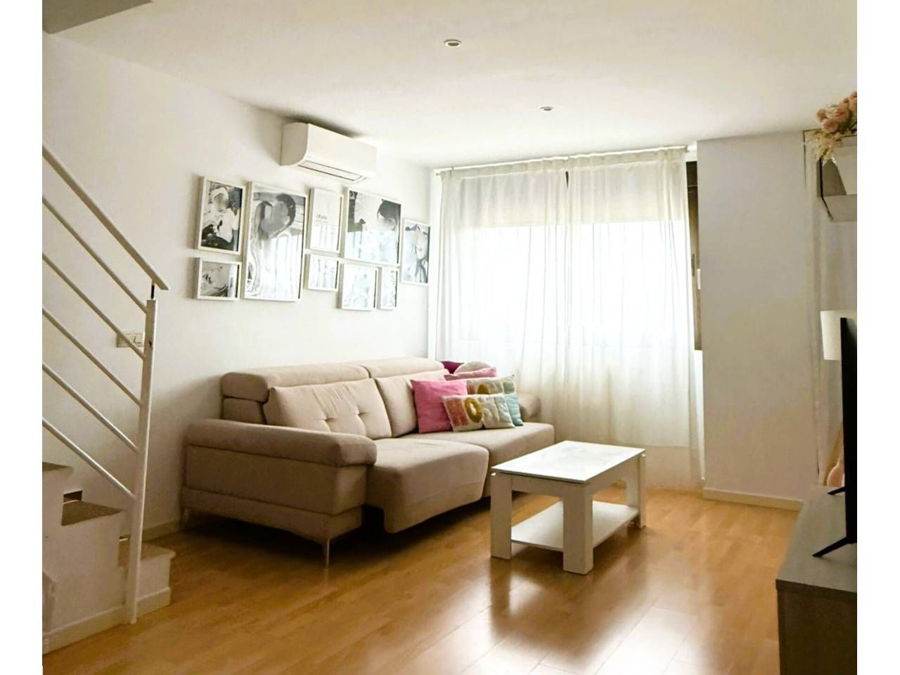 Sala d'estar de Dúplex en venda en Pantoja amb Aire condicionat, Calefacció i Moblat