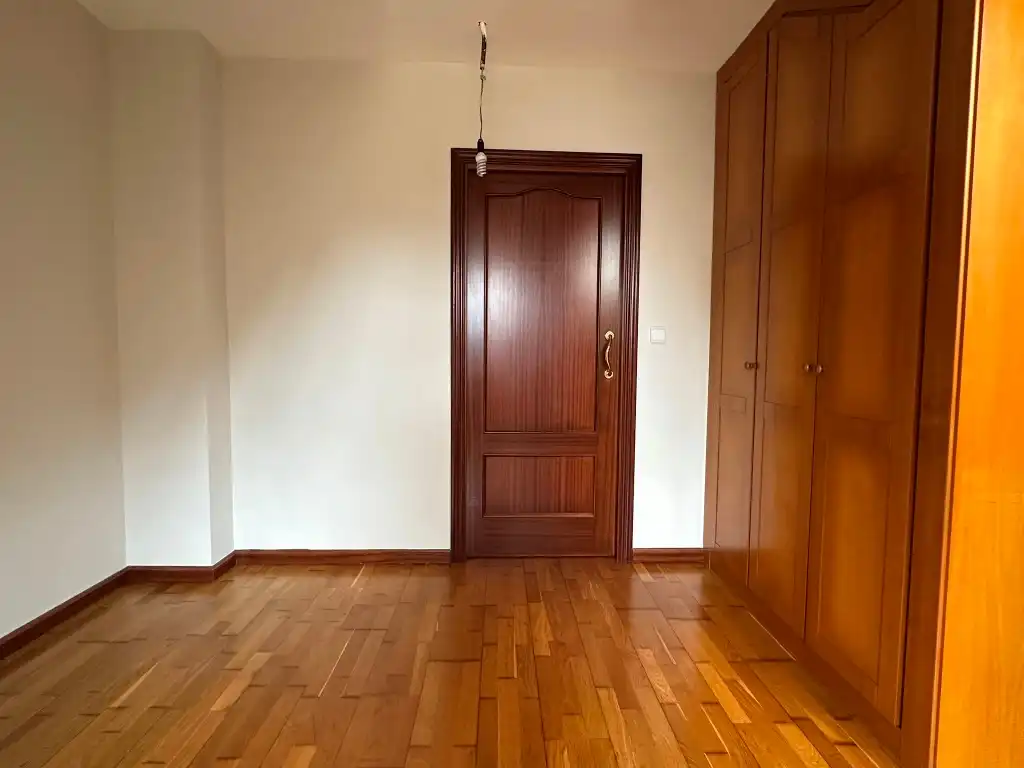 Casa adosada en venda en Gijón  amb Calefacció, Parquet i Terrassa
