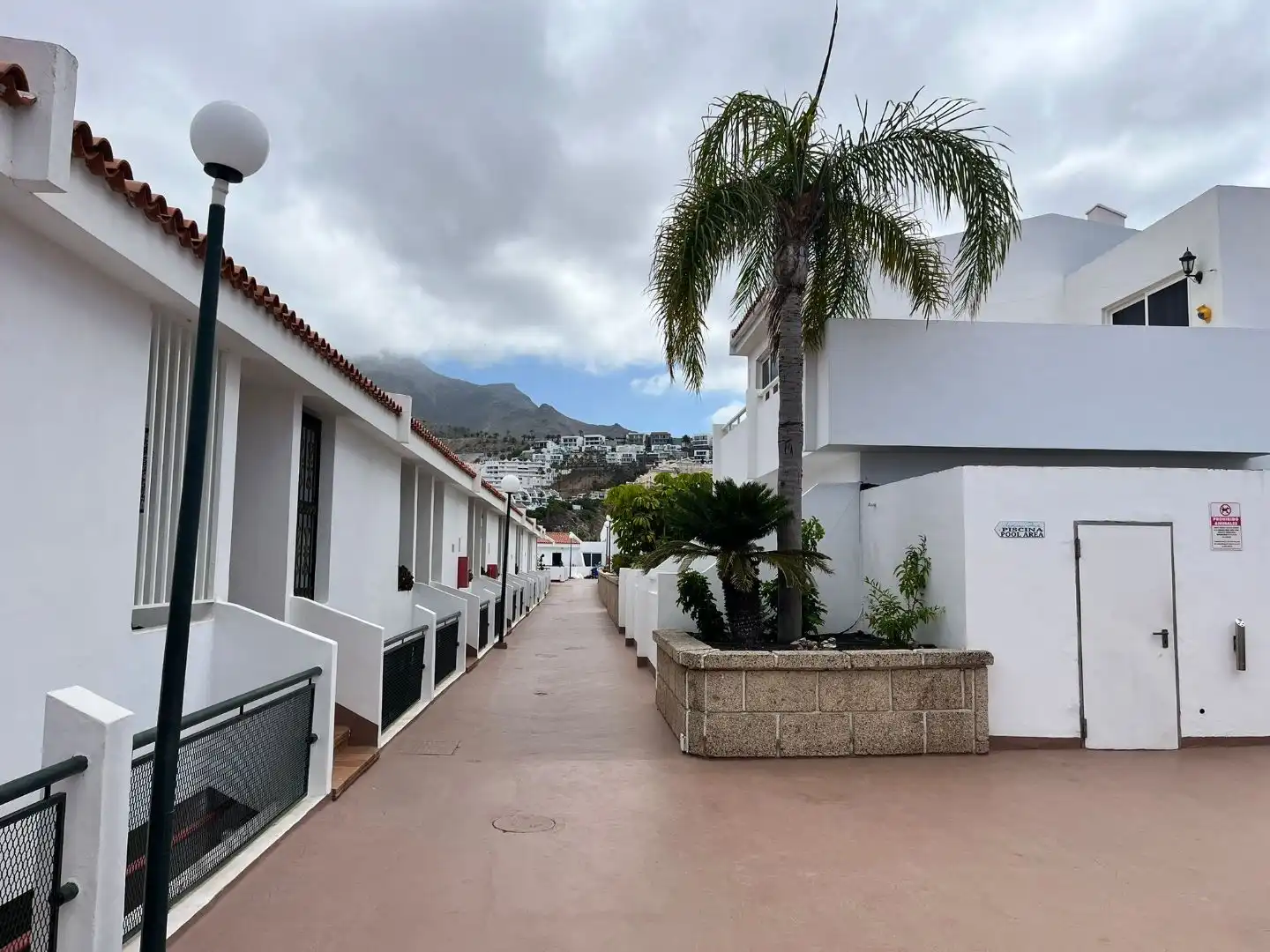 Vista exterior de Apartament en venda en Adeje amb Terrassa, Moblat i Balcó