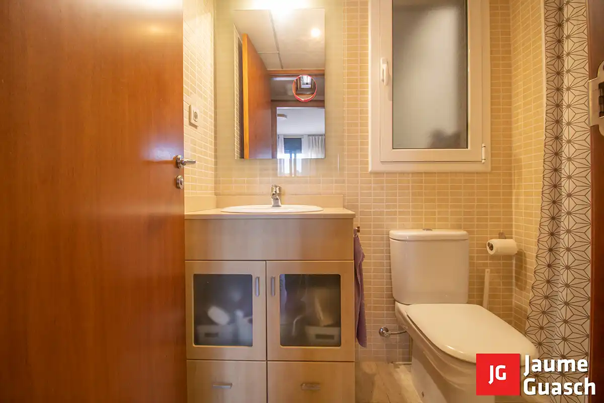 Badezimmer von Wohnung zum Verkauf in Torredembarra mit Klimaanlage, Heizung und Parkett