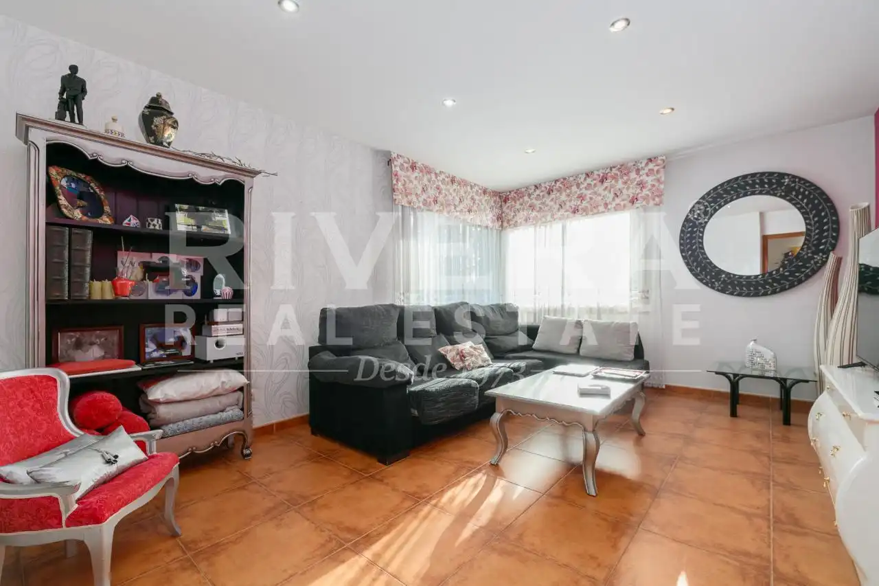 Sala de estar de Casa o chalet en venta en Vigo  con Calefacción, Jardín privado y Parquet