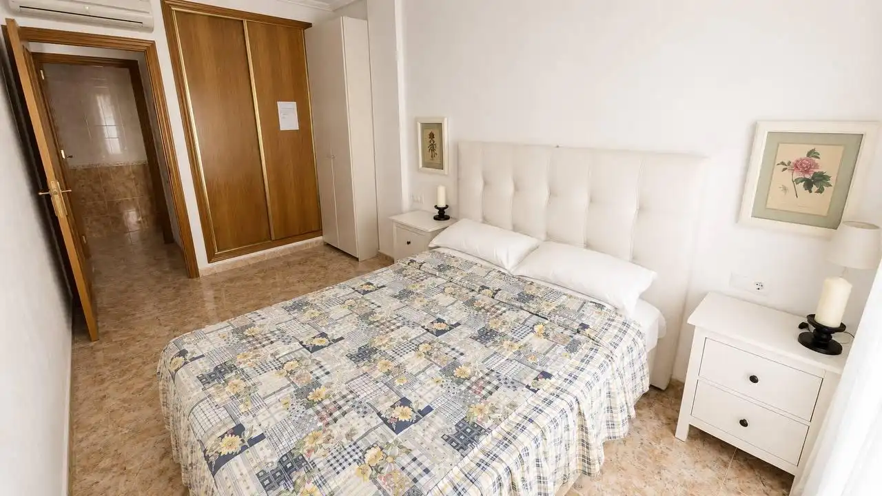 Habitación de Apartamento en venta en Orihuela con Jardín privado, Amueblado y Balcón