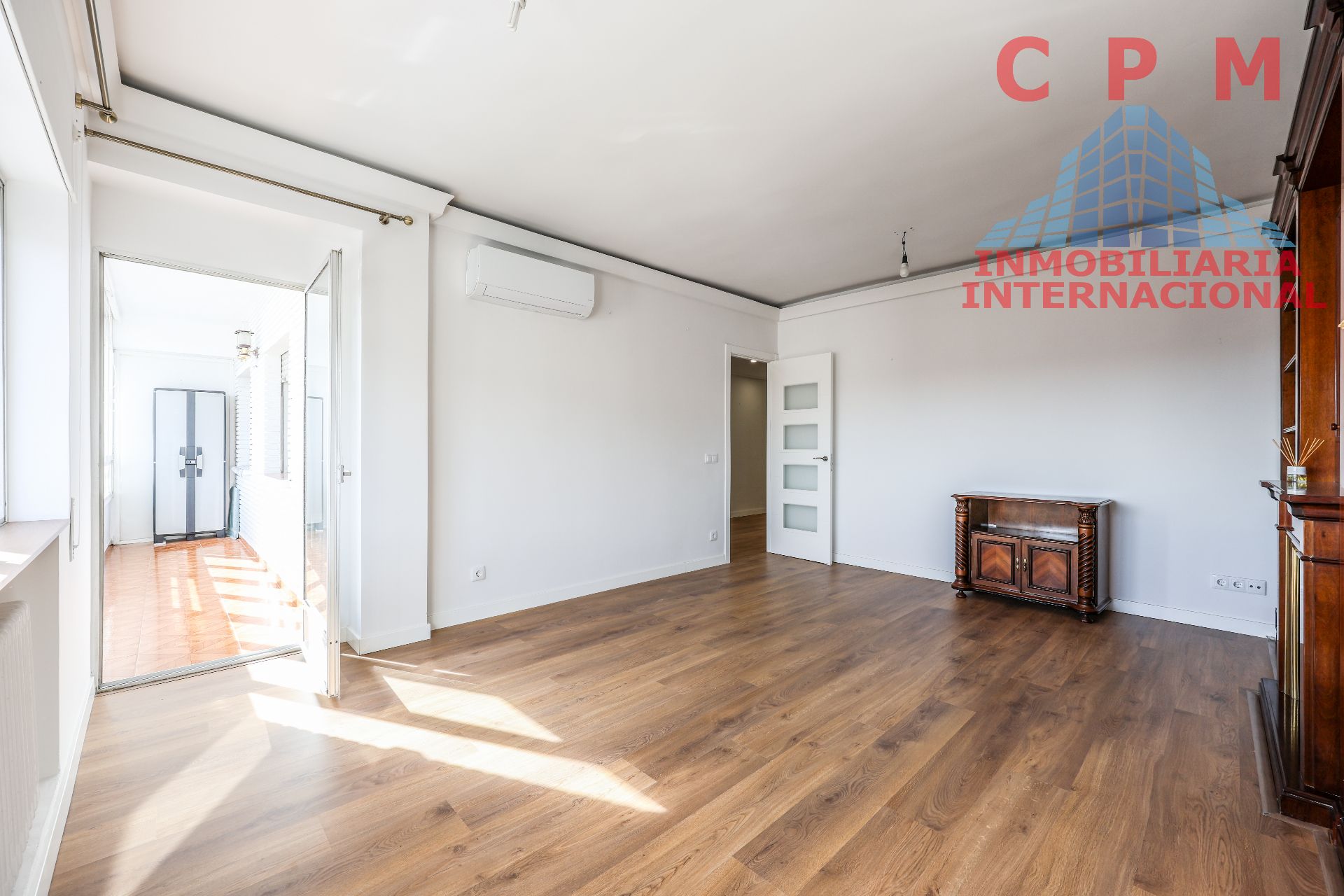 Sala d'estar de Pis de lloguer en  Madrid Capital amb Aire condicionat, Calefacció i Parquet