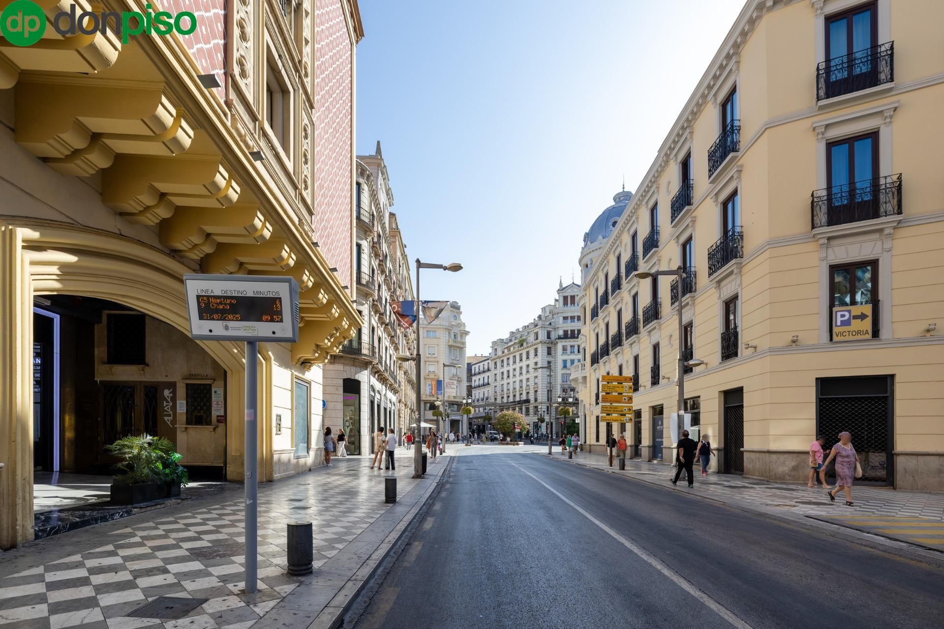 Exterior view of Attic for sale in  Granada Capital  with Air Conditioner, Terrace and Alarm