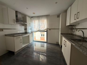 Wohnung mit Aufzug zum Verkauf in Calle Conde de Robledo