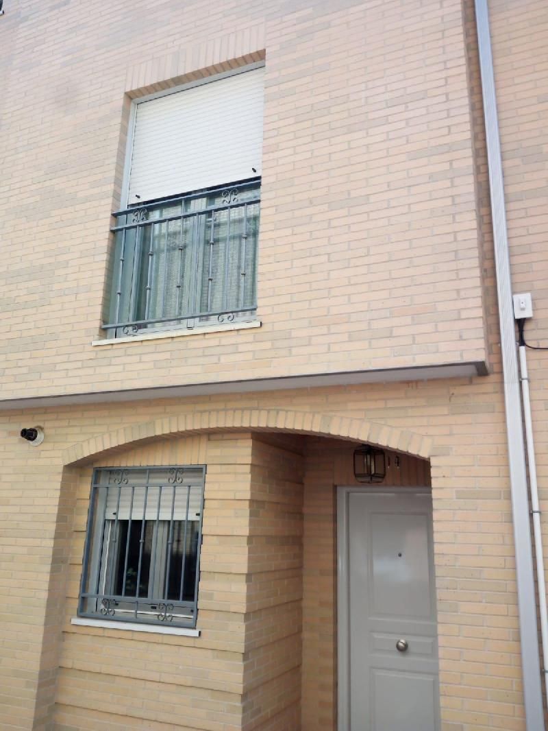 Vista exterior de Casa o chalet en venta en Plasencia con Calefacción, Jardín privado y Parquet