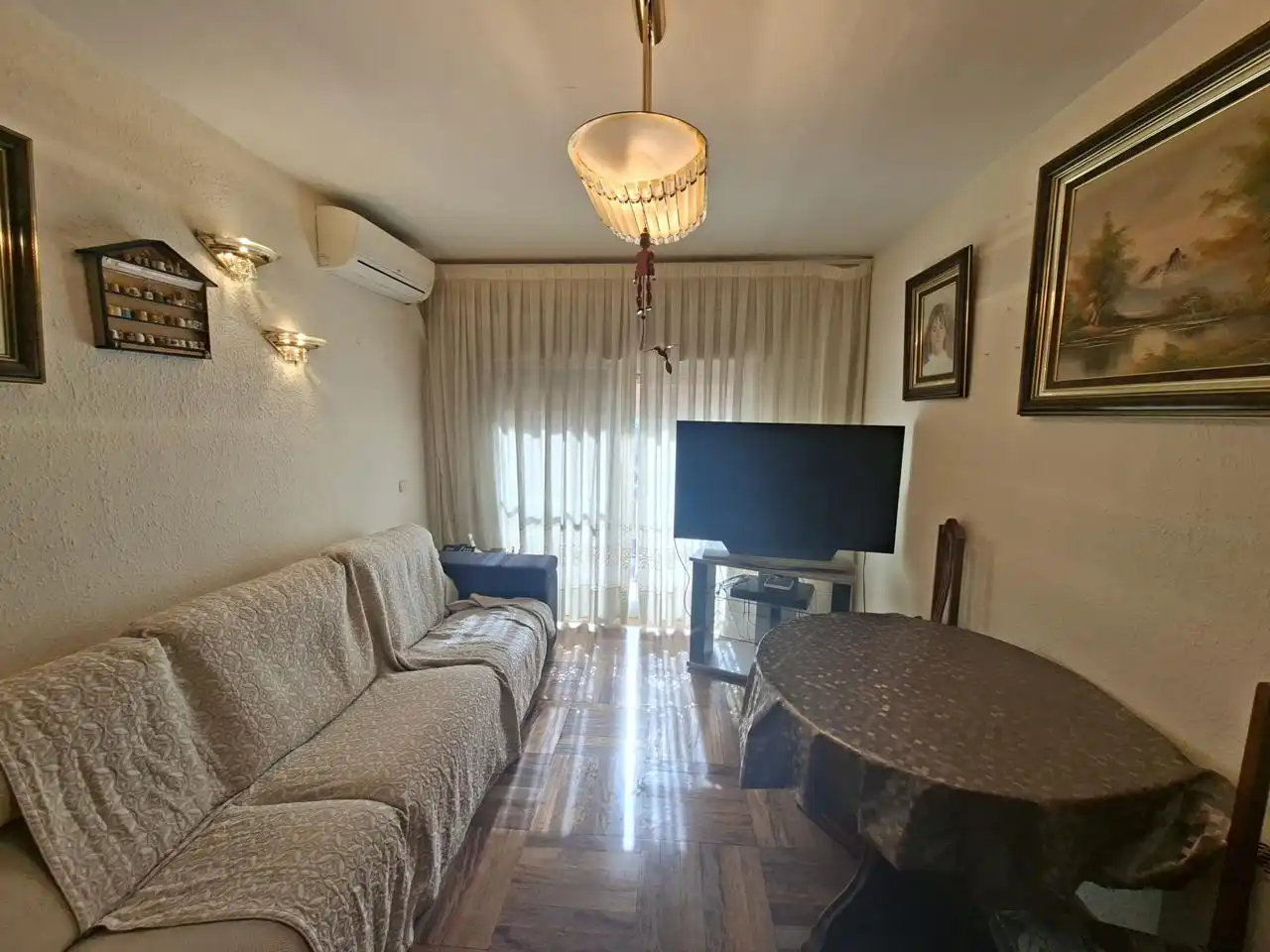 Living room of Flat for sale in Madrid  with Air Conditioner, Heating and Parquet flooring