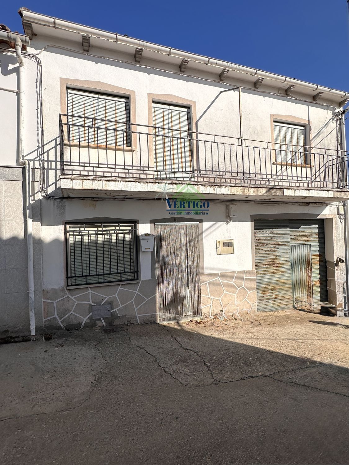 Vista exterior de Casa o chalet en venta en Perales del Puerto con Calefacción, Trastero y Balcón