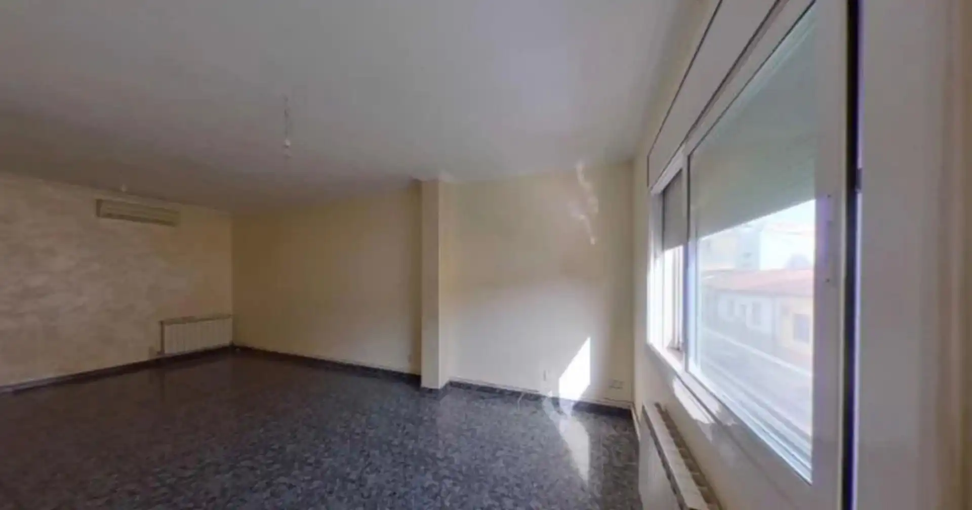 Vista exterior de Piso en venta en Sabadell con Balcón