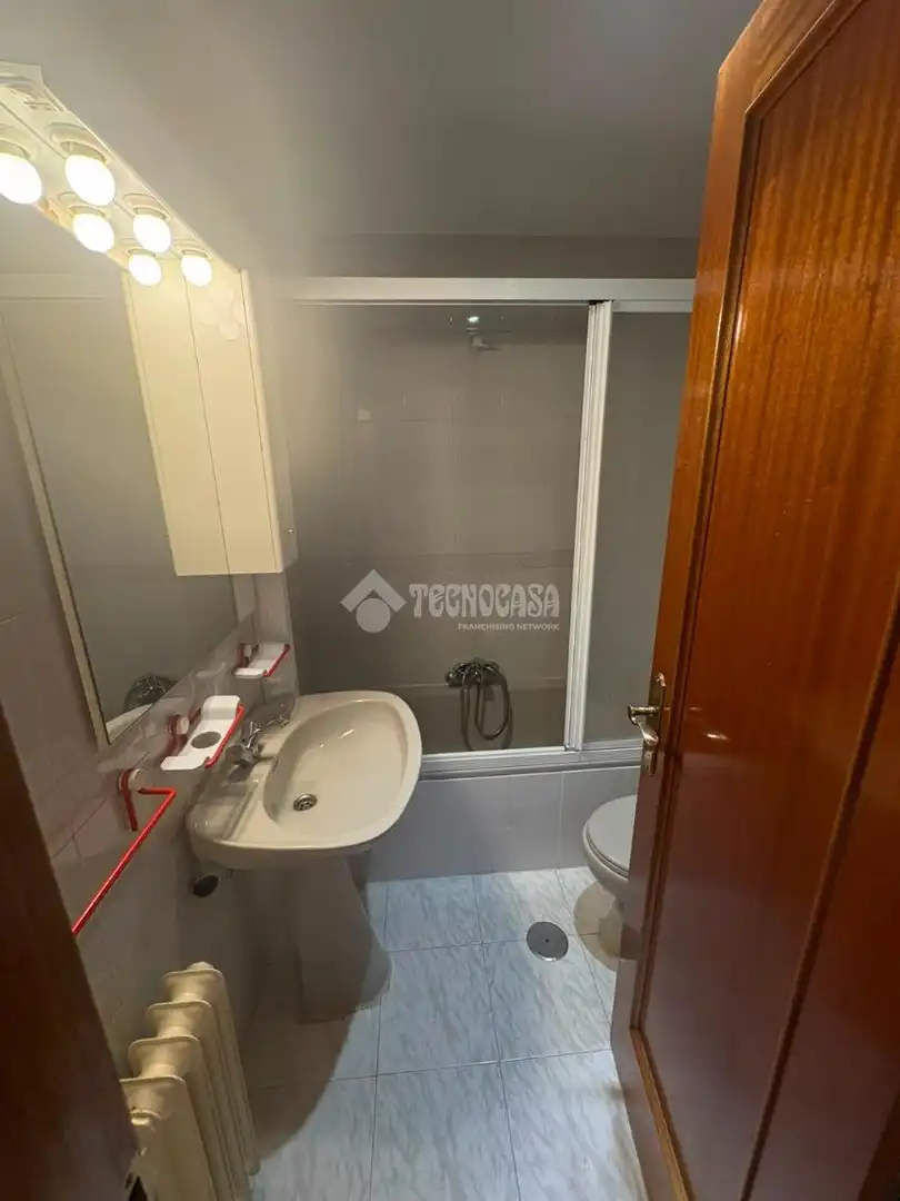 Bany de Casa adosada en venda en Valladolid amb Calefacció i Parquet