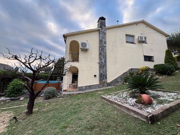 Maison avec jardin à vendre à costa llobera 10