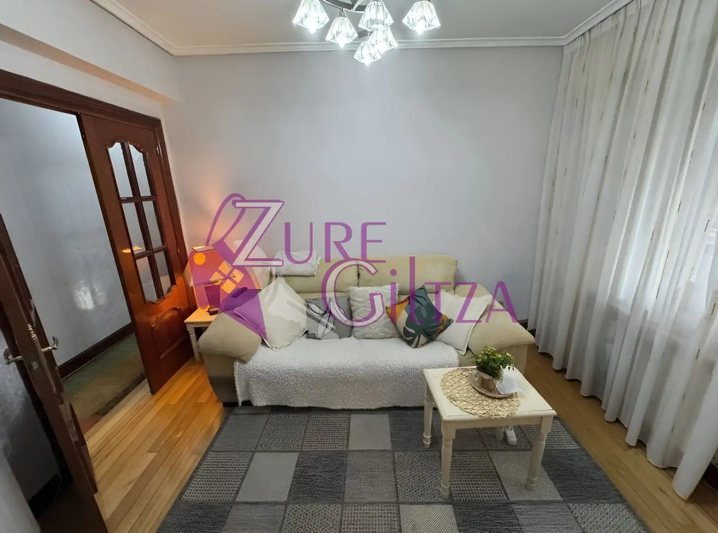 Sala de estar de Piso en venta en Gernika-Lumo con Calefacción, Trastero y Amueblado