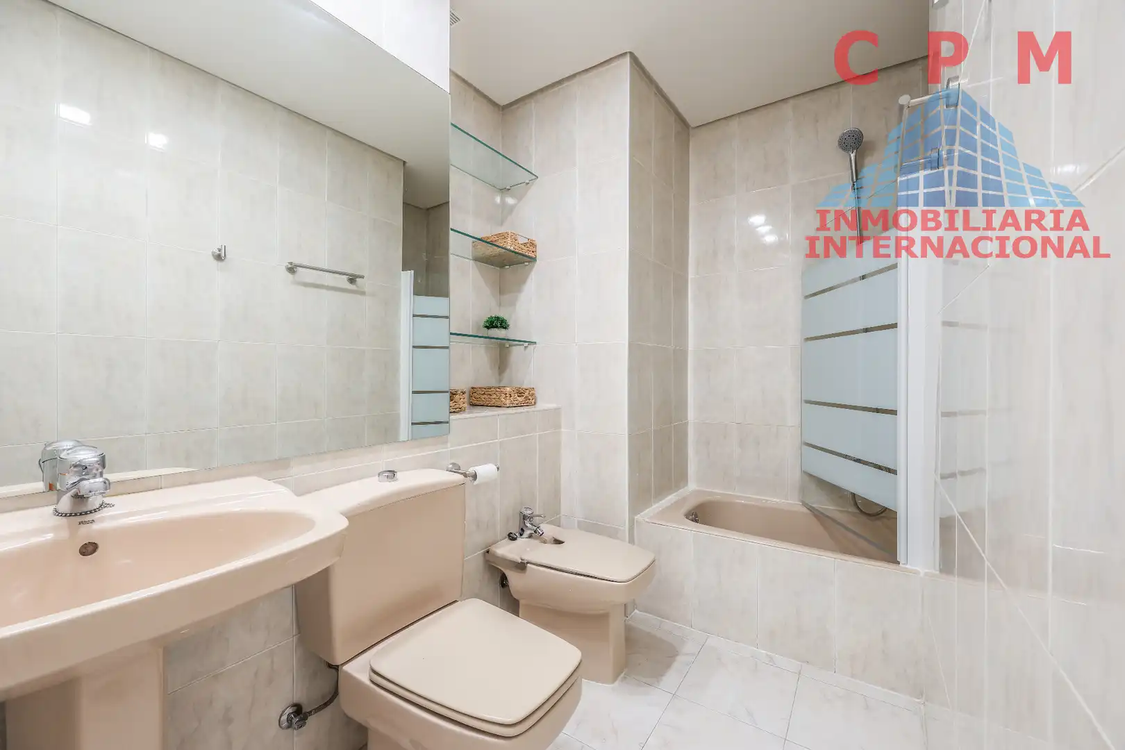 Baño de Piso de alquiler en Madrid con Aire acondicionado, Calefacción y Parquet