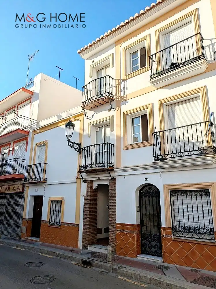 Außenansicht von Maisonette zum Verkauf in Nerja mit Terrasse, Abstellraum und Möbliert