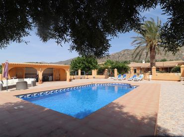 Casa rústica amb piscina en venda a N/A