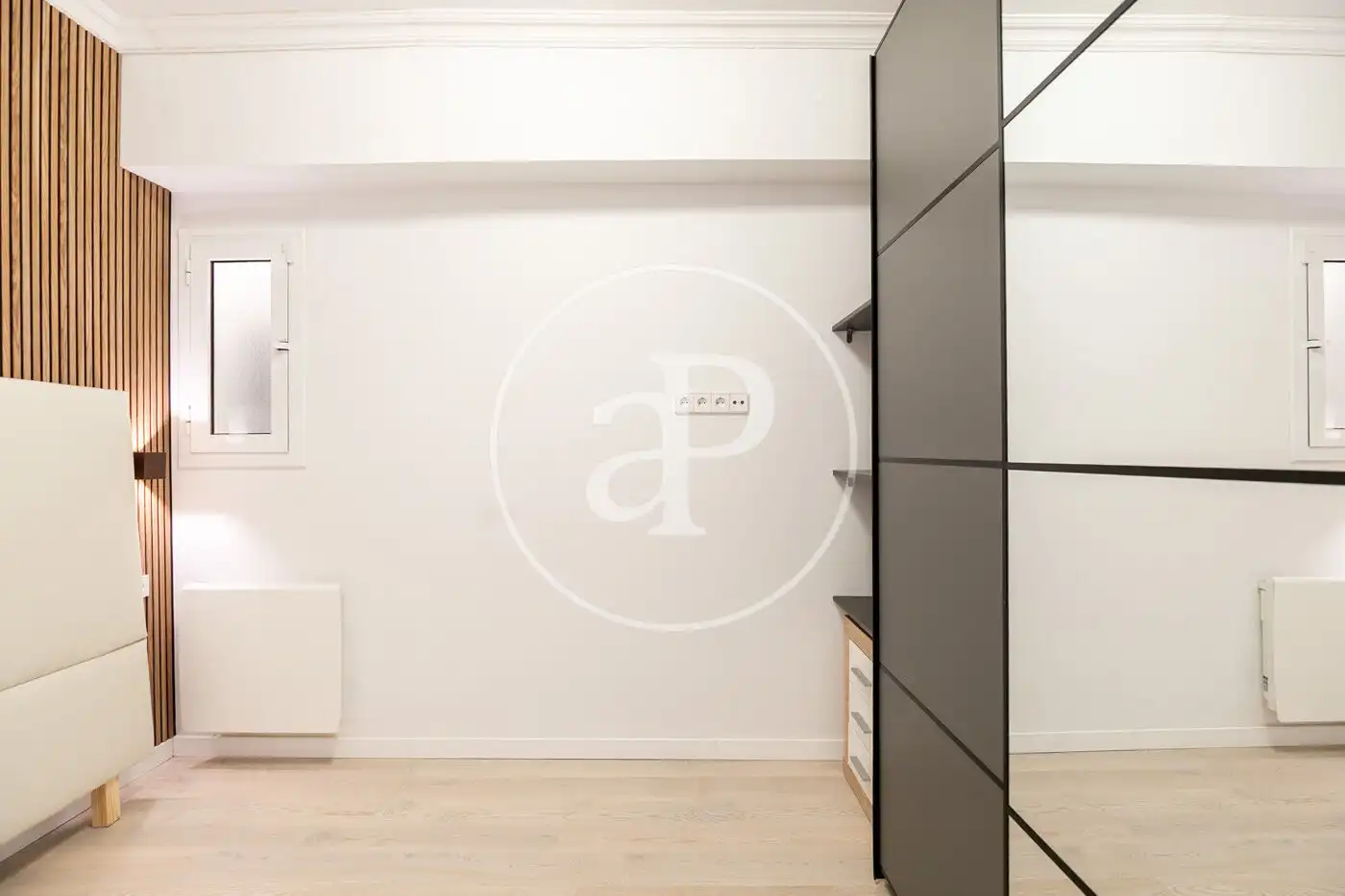 Wohnung zum Verkauf in Barcelona mit Klimaanlage, Heizung und Möbliert