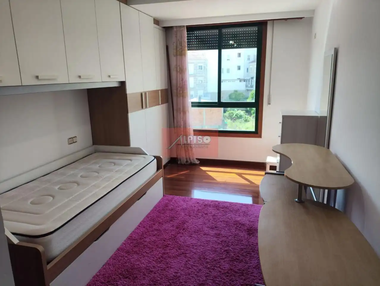 Habitación de Piso de alquiler en Ourense Capital  con Calefacción, Parquet y Amueblado