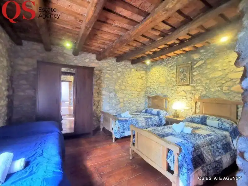 Habitación de Finca rústica en venta en La Cellera de Ter con Aire acondicionado, Calefacción y Jardín privado