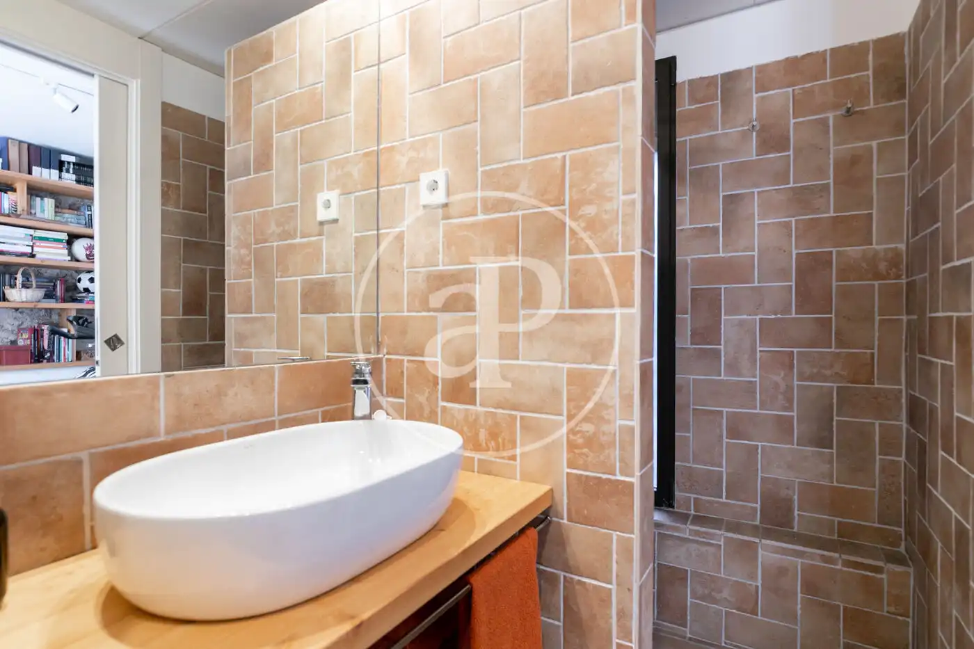 Bathroom of Detached homes for sale in Barcelona  with Air Conditioner, Heating and Private garden