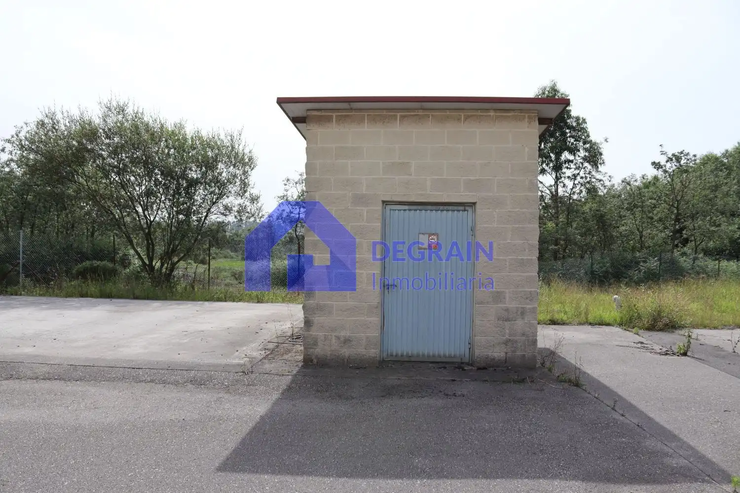 Parkplatz von Fabrik Grundstücke zum Verkauf in Siero